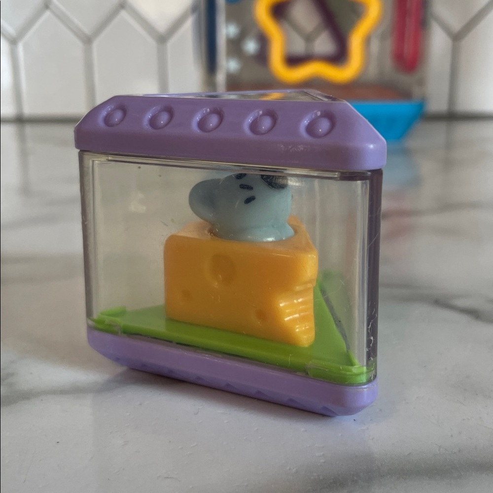 2003 Fisher Price Peek-a-Blocks Shape Sorter - Picture 4 of 14